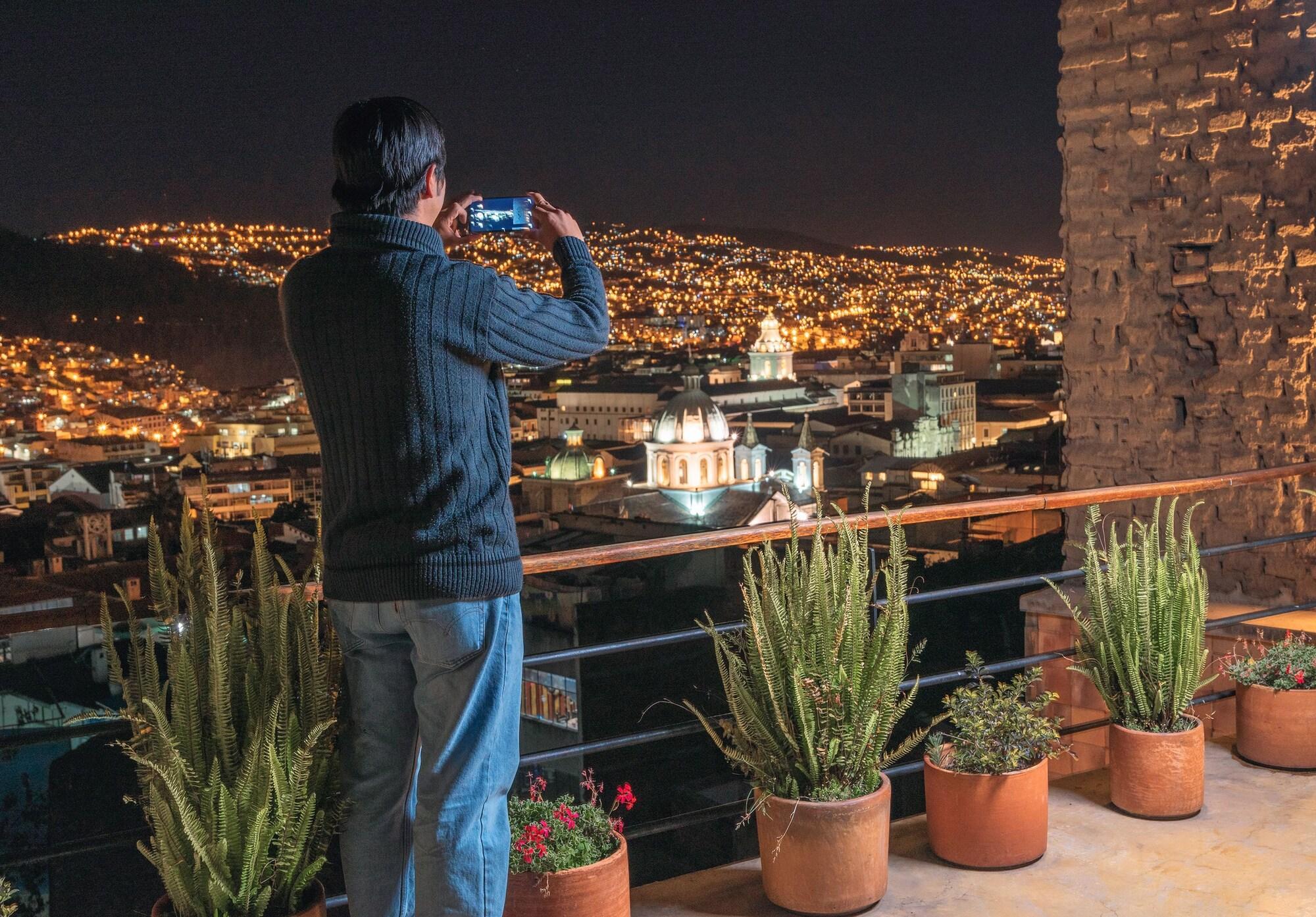 Hotel Casa Gardenia กีโต ภายนอก รูปภาพ